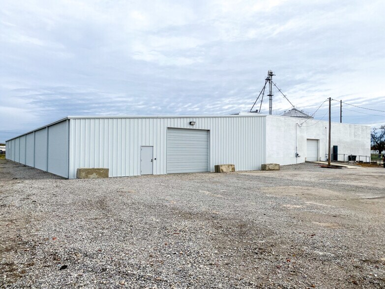 955 N 1st St, Fairmont City, IL à vendre - Photo du bâtiment - Image 2 de 11