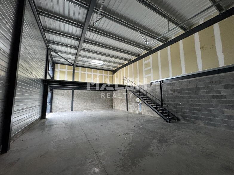 Flex in Andrézieux-Bouthéon for lease - Interior Photo - Image 2 of 4