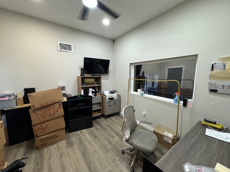 3700 Pegasus Dr, Bakersfield, CA for lease - Building Photo - Image 3 of 10