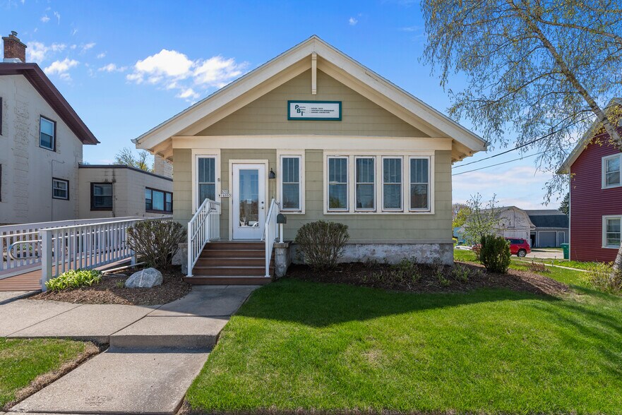 N90W16995 Appleton Ave, Menomonee Falls, WI à vendre - Photo principale - Image 1 de 17