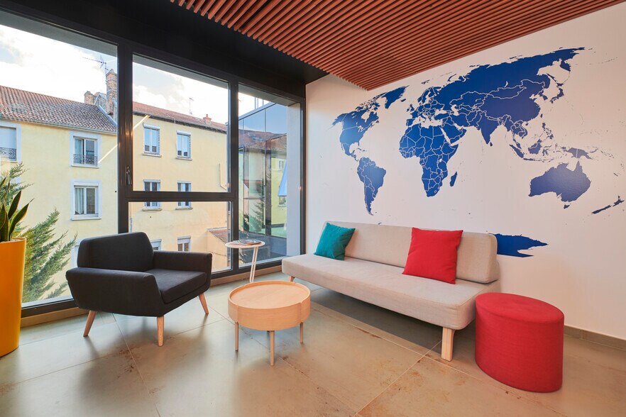 10 Rue Jean Marcuit, Lyon à louer - Photo du bâtiment - Image 3 de 11