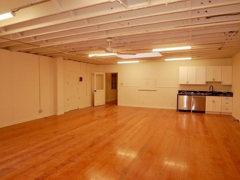 141 N Ventura Ave, Ventura, CA for lease - Building Photo - Image 3 of 14