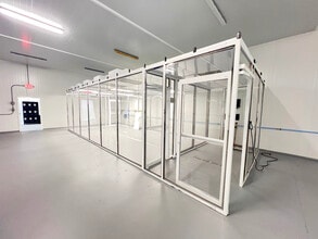 2201 Nw 30th Pl, Pompano Beach, FL for lease Interior Photo- Image 2 of 13