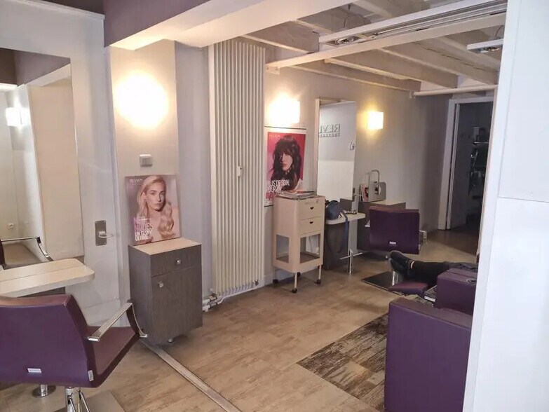 Retail in Limoges for lease - Interior Photo - Image 3 of 5