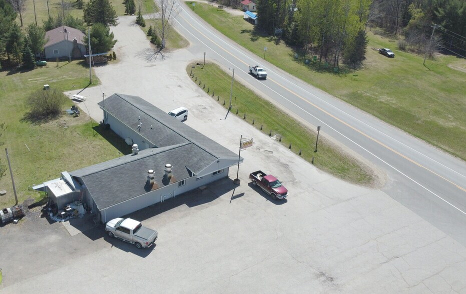 N17480 US Highway 141, Beecher, WI à vendre - Photo du bâtiment - Image 2 de 7