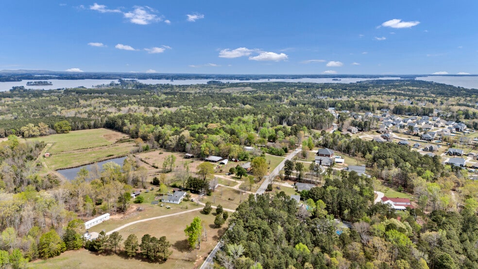 421 Shore Rd, Gilbert, SC à vendre - Photo du bâtiment - Image 2 de 57