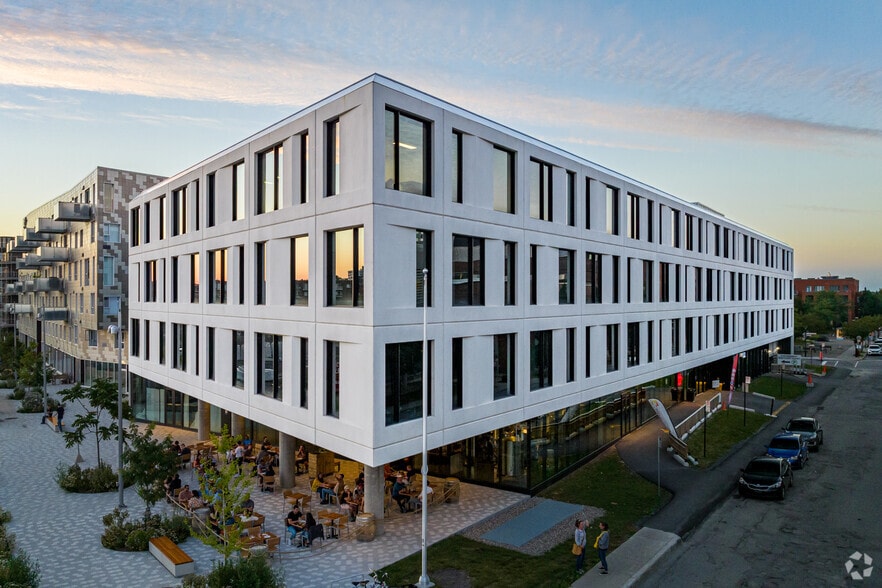 2600 Rue William Tremblay, Montréal, QC for lease - Building Photo - Image 1 of 17