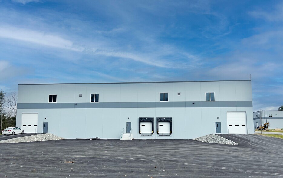 83 Dow, Bow, NH à louer - Photo du bâtiment - Image 2 de 4