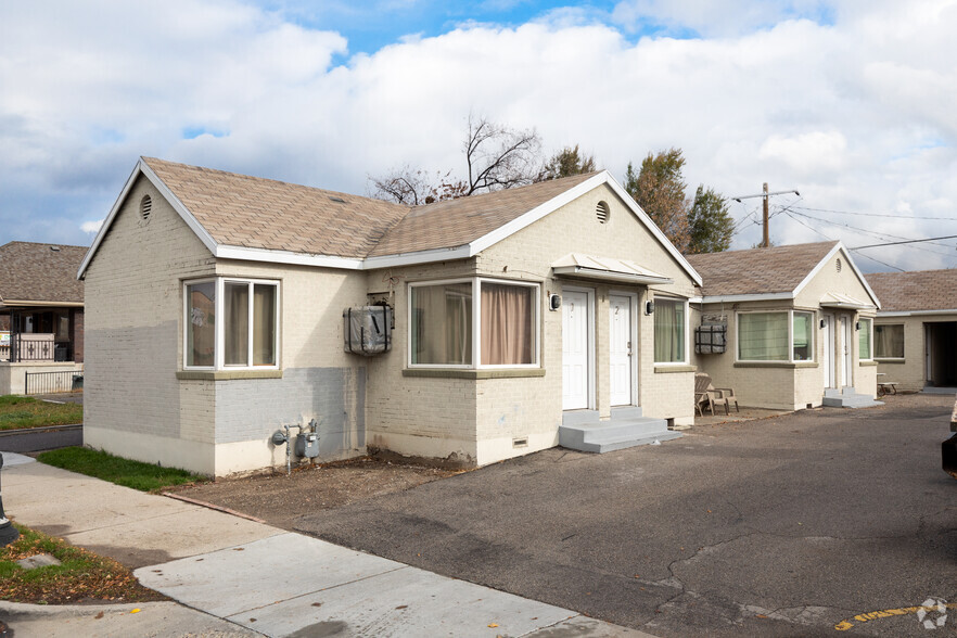 Uptown Motel portfolio of 2 properties for sale on LoopNet.ca - Building Photo - Image 2 of 6