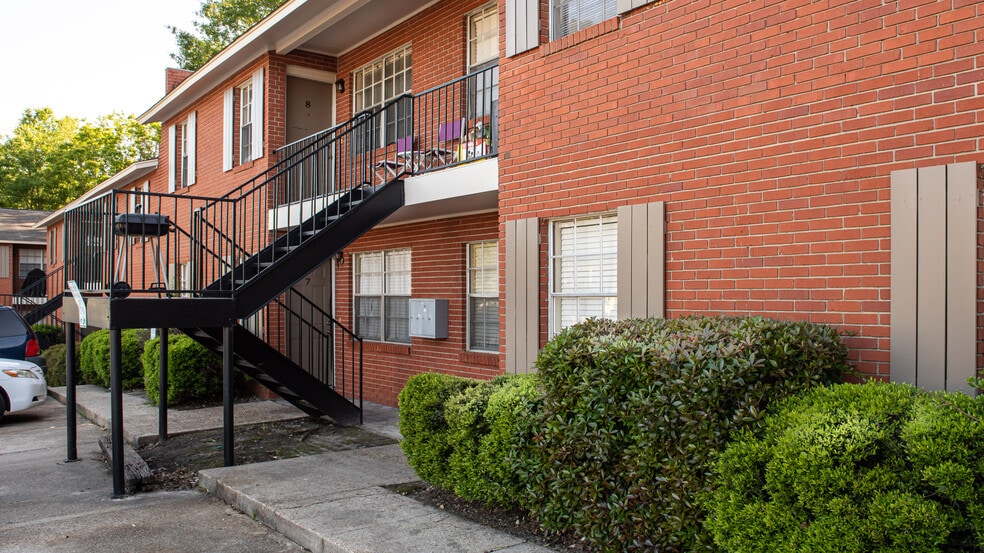 2008 Oak Grove Rd, Hattiesburg, MS for sale - Primary Photo - Image 1 of 4