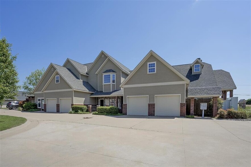 1760 W Lakeview Rd, Stillwater, OK à vendre - Photo du bâtiment - Image 2 de 35