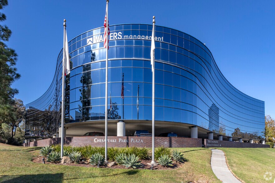 9665 Chesapeake Dr, San Diego, CA à louer - Photo du bâtiment - Image 2 de 15