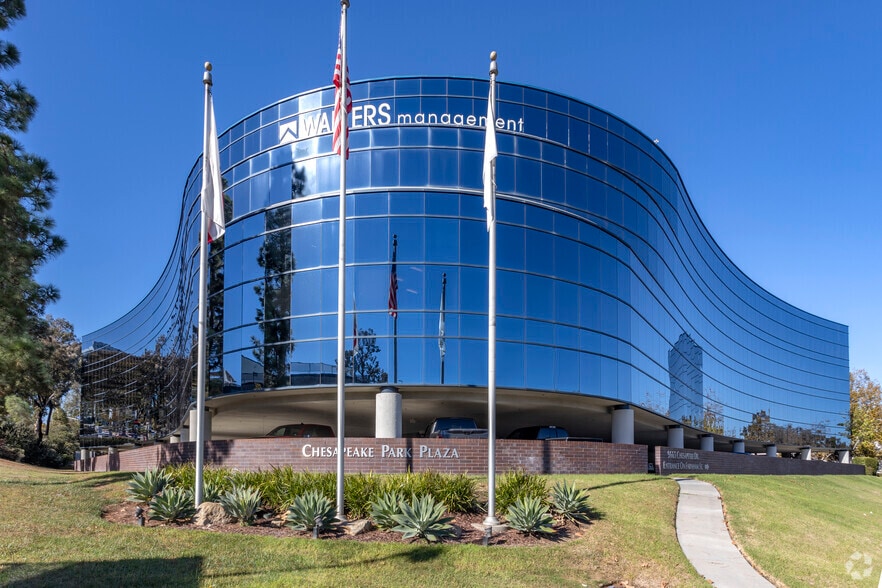 9665 Chesapeake Dr, San Diego, CA à louer - Photo du bâtiment - Image 2 de 15