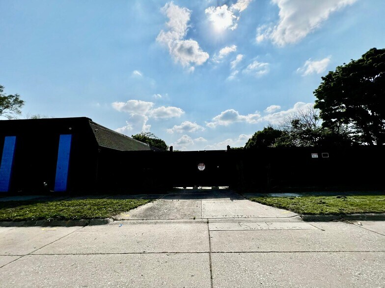 6450 E Hancock St, Detroit, MI à vendre - Photo du bâtiment - Image 2 de 22