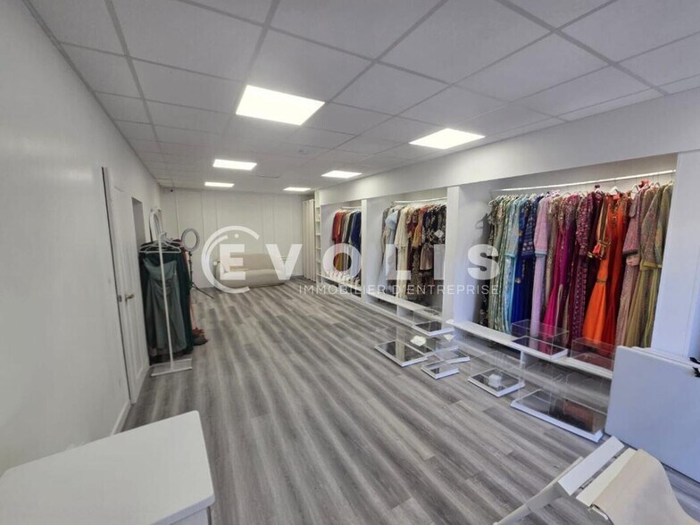 Retail in Viry Chatillon for lease - Building Photo - Image 2 of 6