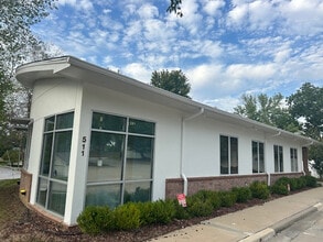 511 SW Jefferson St, Lee's Summit, MO for lease Building Photo- Image 2 of 3