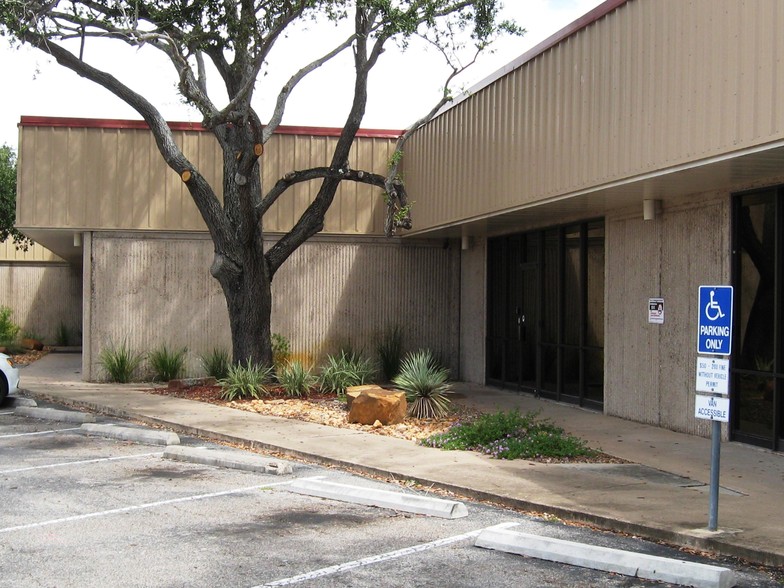 4410 Dillon Ln, Corpus Christi, TX for lease - Building Photo - Image 3 of 4