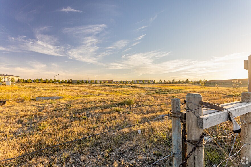 3721 144 Av NW, Edmonton, AB for sale - Primary Photo - Image 1 of 1