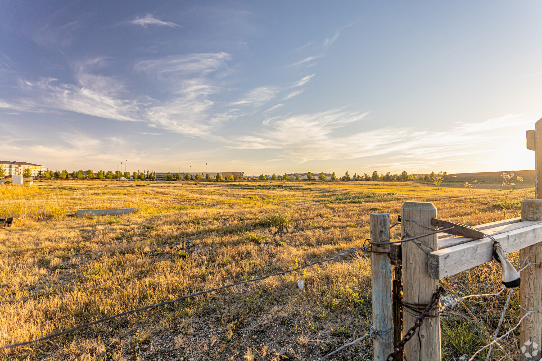 3721 144 Av NW, Edmonton, AB for sale Primary Photo- Image 1 of 2