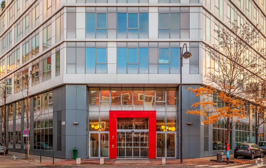 7 Rue Henri Becquerel, Rueil-Malmaison à louer - Photo du bâtiment - Image 2 de 4