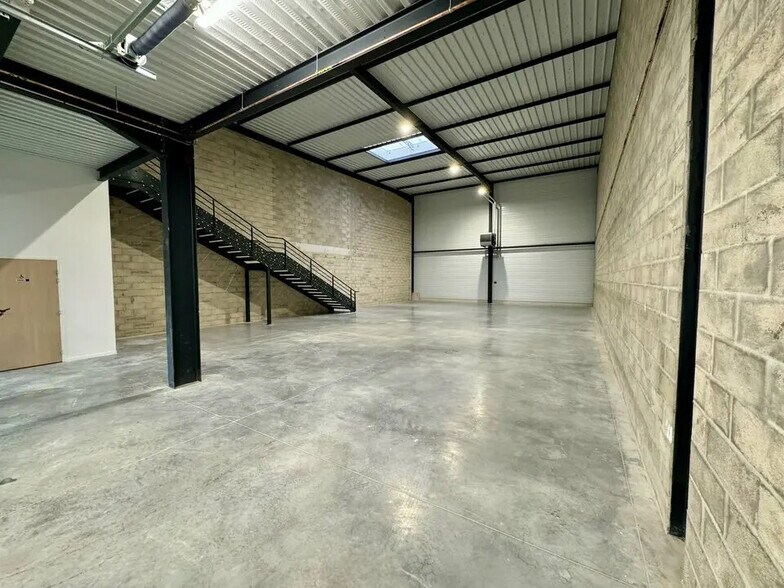 Flex in Roissy-en-France for lease - Building Photo - Image 1 of 7