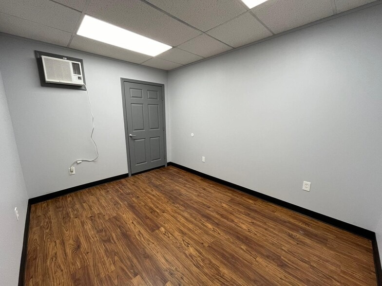 16261 Hollister St, Houston, TX for lease - Building Photo - Image 2 of 25