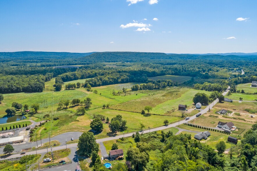 74 College Hwy, Southwick, MA à vendre - Photo principale - Image 1 de 8