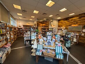 201 Morrissey Rd, Port Moody, BC à louer Photo intérieure- Image 2 de 7