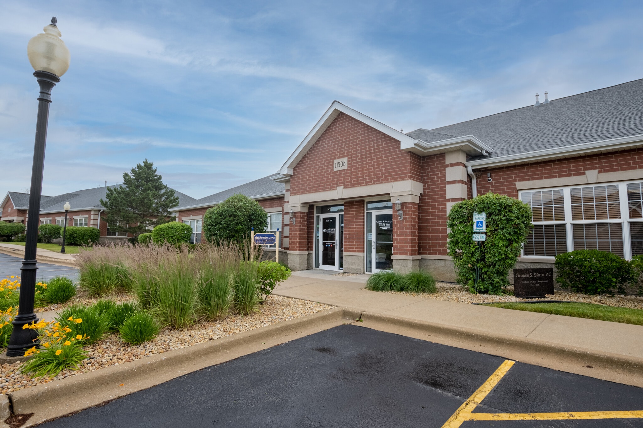 Office in Orland Park, IL for sale Primary Photo- Image 1 of 1