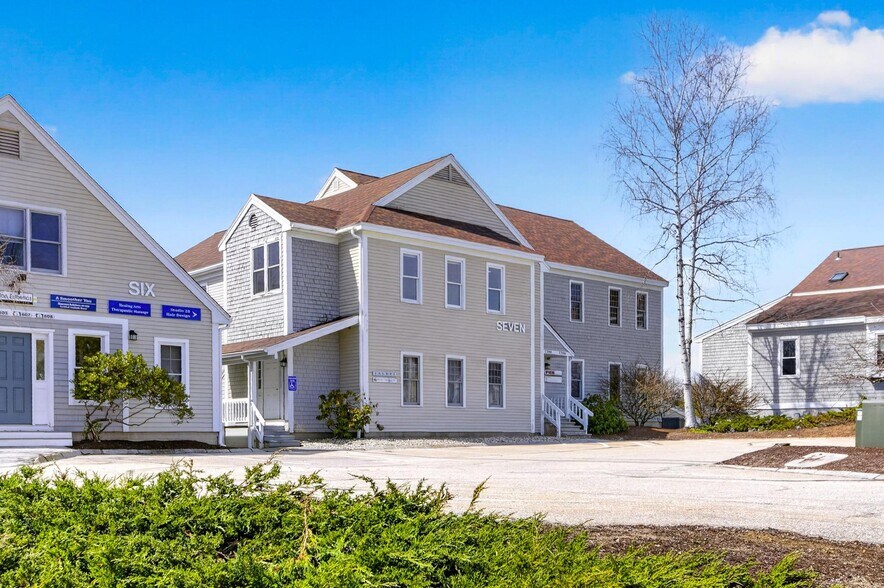 25 Country Club Rd, Gilford, NH à vendre - Photo du bâtiment - Image 3 de 36