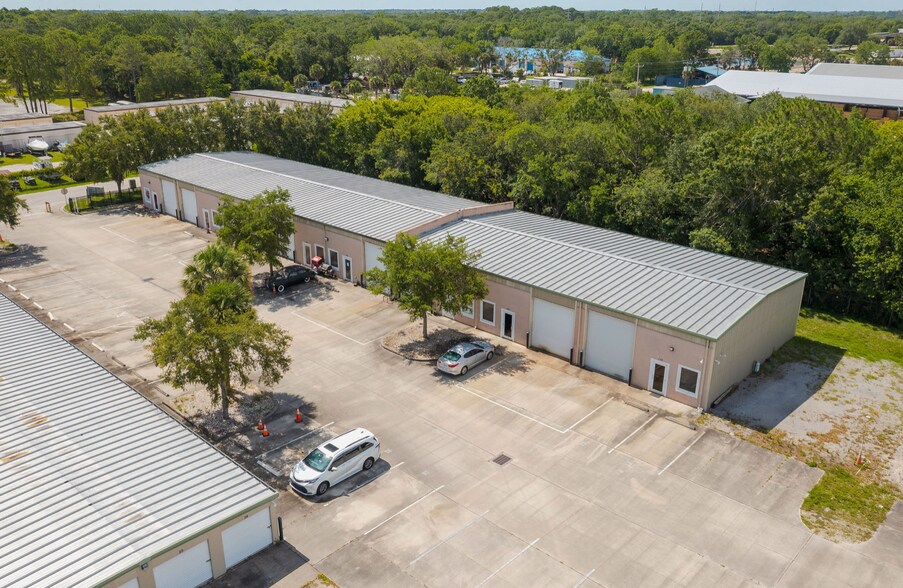 3480 Bobbi Ln, Titusville, FL à louer - Photo du bâtiment - Image 3 de 4