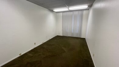 18411 Crenshaw Blvd, Torrance, CA à louer Photo intérieure- Image 1 de 2