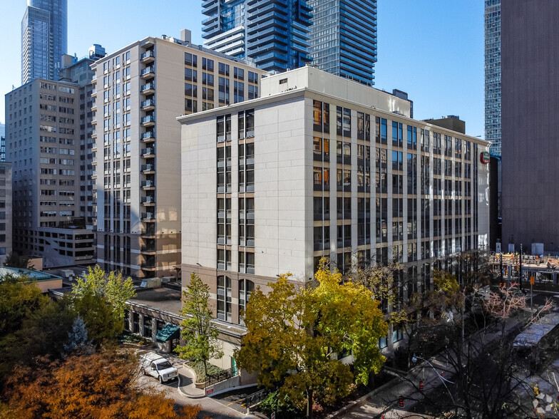 475 Yonge St, Toronto, ON à vendre - Photo principale - Image 1 de 1