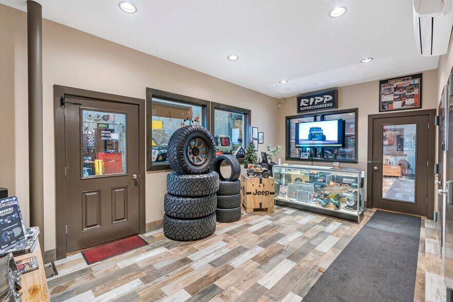 574 Industrial Loop, Staten Island, NY à vendre - Photo intérieure - Image 2 de 15