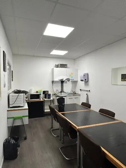 Retail in Lesquin for lease - Interior Photo - Image 3 of 5