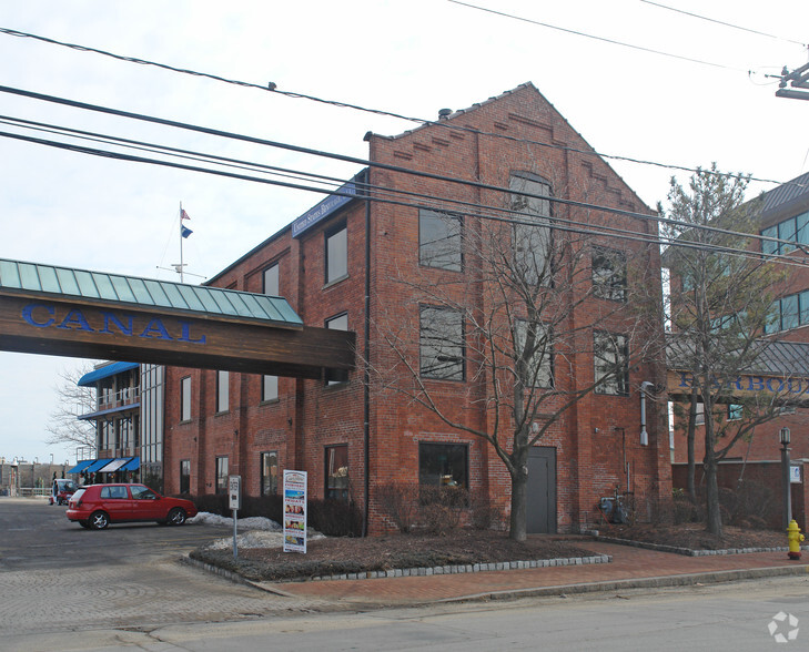 740 Canal St, Stamford, CT for lease - Primary Photo - Image 1 of 3