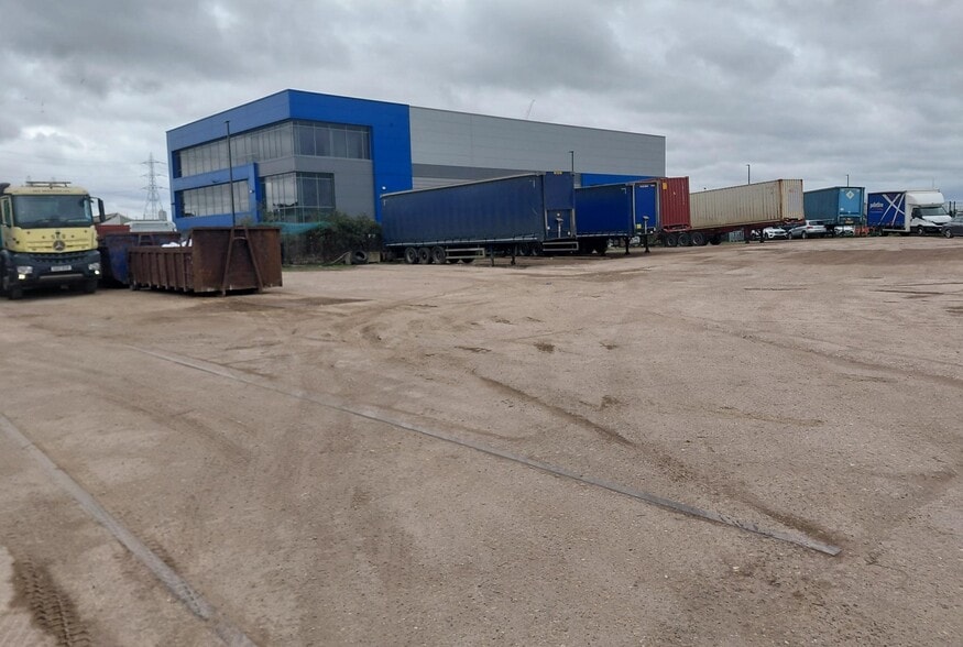 Harbet Rd, London for lease - Building Photo - Image 1 of 3