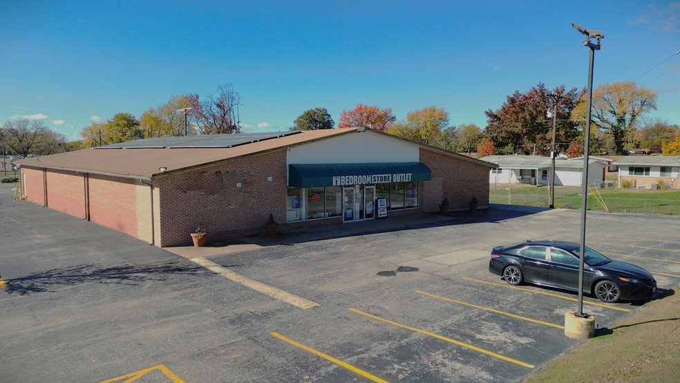 13225 New Halls Ferry Rd, Florissant, MO for lease - Building Photo - Image 1 of 6