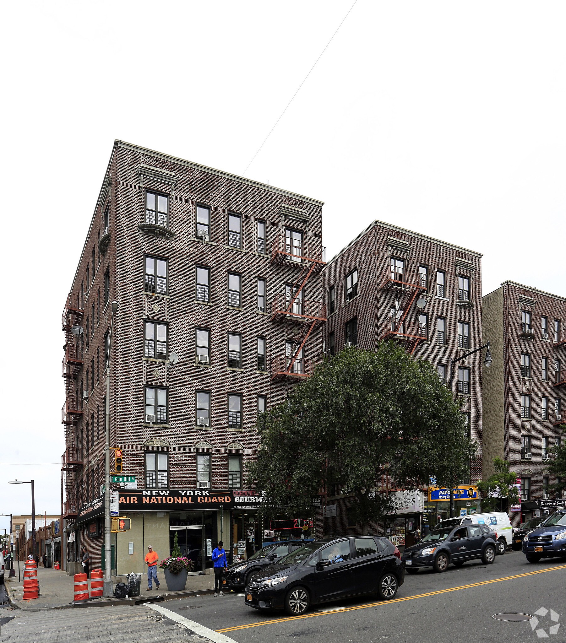 1-15 E Gun Hill Rd, Bronx, NY à vendre Photo du bâtiment- Image 1 de 1