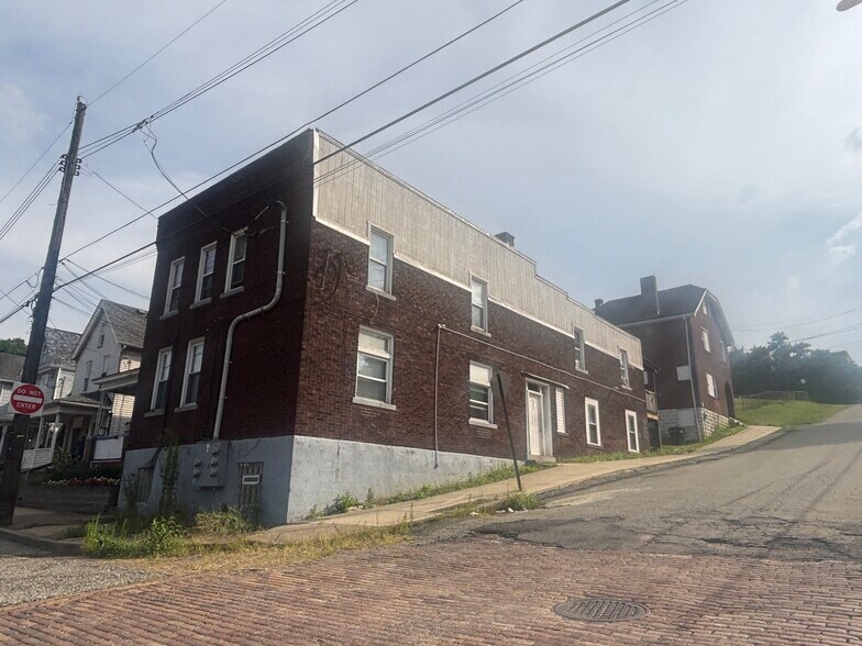 23 Unit Portfolio portefeuille de 13 propriétés à vendre sur LoopNet.ca - Photo du bâtiment - Image 2 de 13