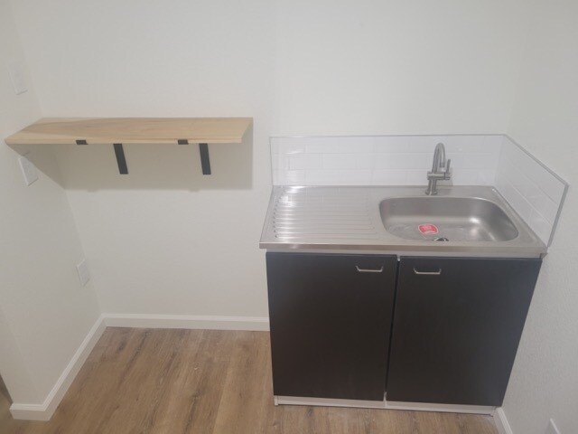 323 E San Joaquin Ave, Tulare, CA à louer - Photo du bâtiment - Image 3 de 11