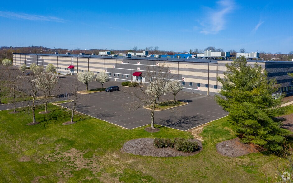1070 Horsham Rd, Montgomeryville, PA for lease - Primary Photo - Image 1 of 7