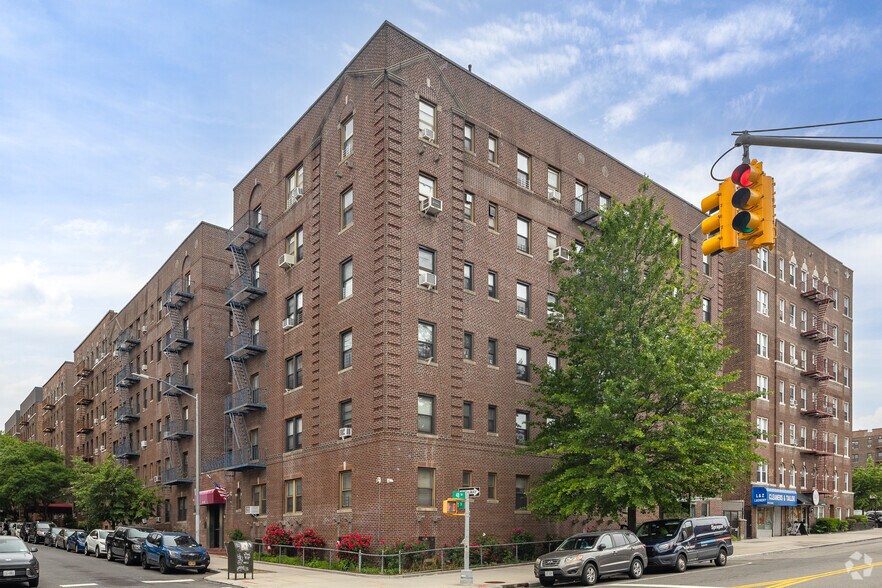 4751 40th St, Long Island City, NY à vendre - Photo du bâtiment - Image 2 de 9