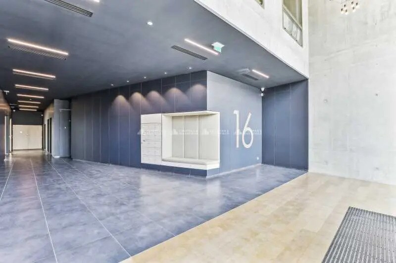 16 Rue Du 8 Mai 1945, Villeurbanne à louer - Photo du bâtiment - Image 2 de 15