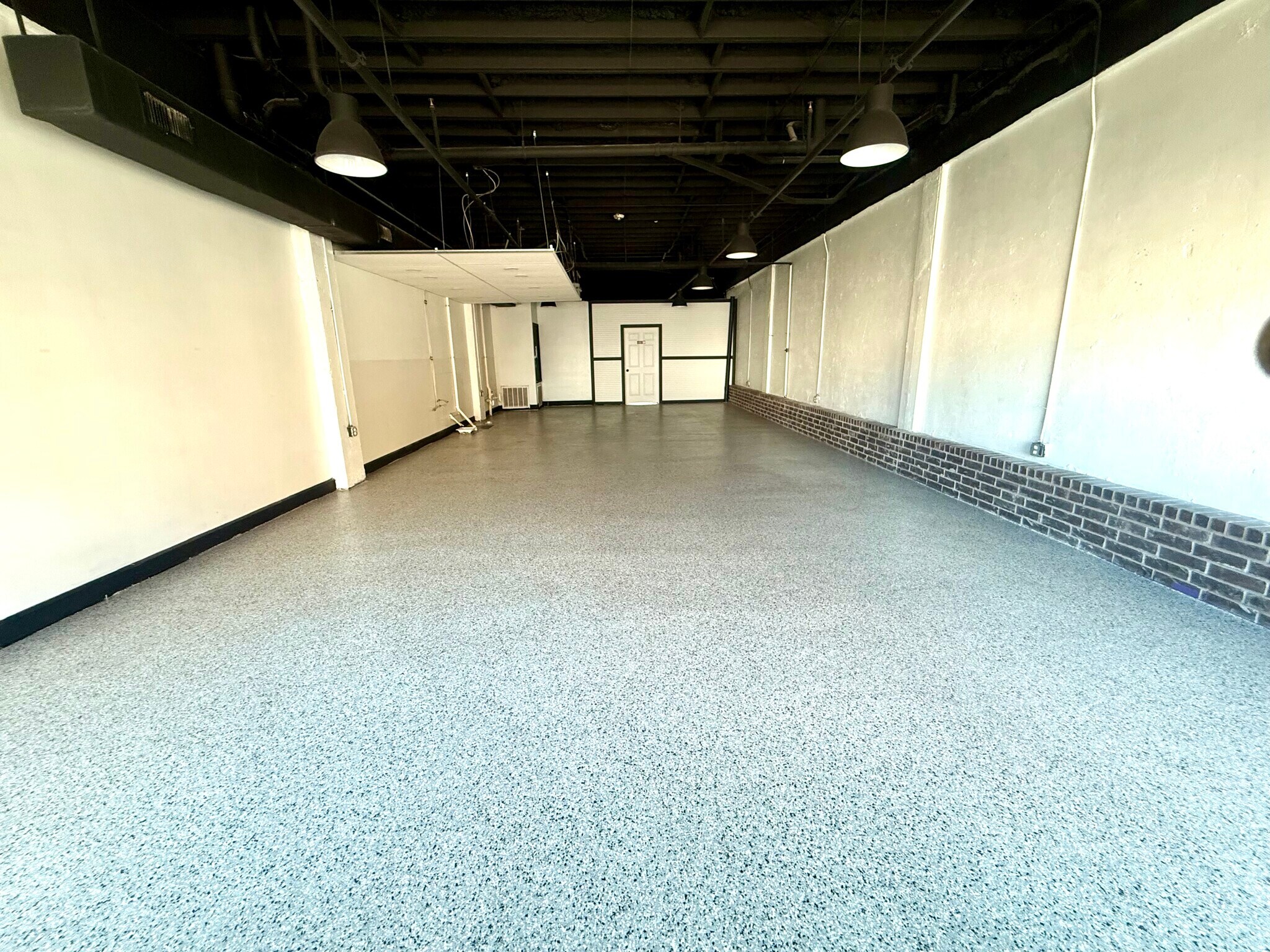 123 W Defee Ave, Baytown, TX à louer Photo intérieure- Image 1 de 1