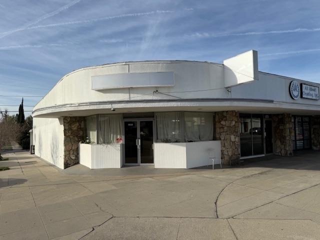 10630-10638 Burbank Ave, North Hollywood, CA à louer - Photo du bâtiment - Image 3 de 5