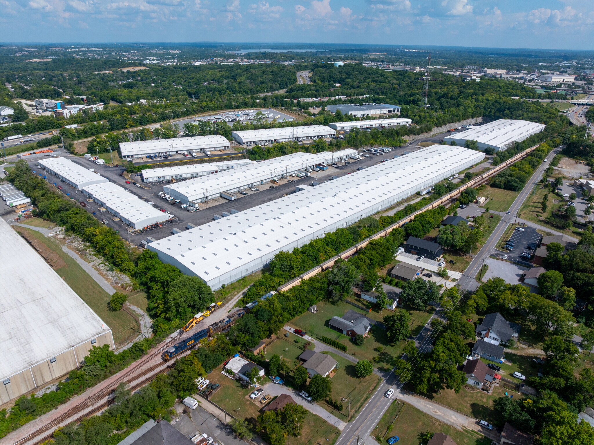 101-114 Space Park N, Goodlettsville, TN à louer Photo principale- Image 1 de 12