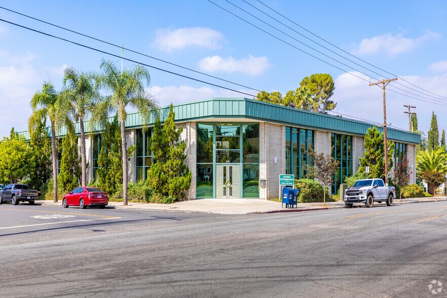 333 S Juniper St, Escondido, CA à vendre - Photo du bâtiment - Image 1 de 7