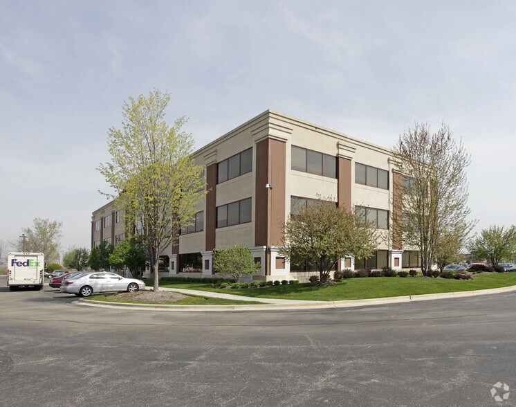 2580 Foxfield Rd, St Charles, IL à louer - Photo du bâtiment - Image 1 de 3