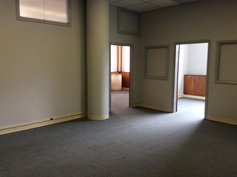 135 S Main St, Thomaston, CT for lease - Interior Photo - Image 2 of 3